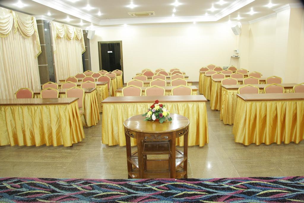 Golden Sand Hotel Сиануквиль Экстерьер фото